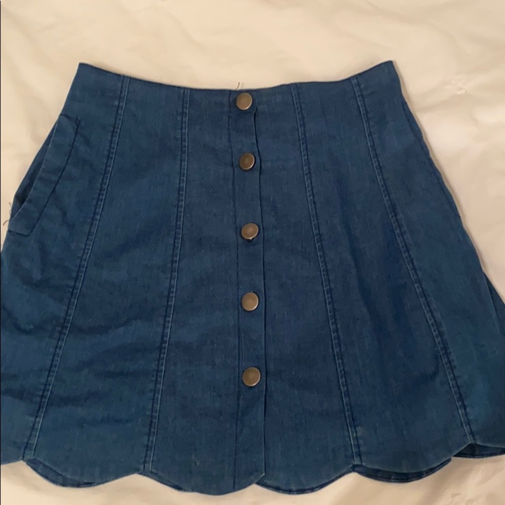 Scalloped denim skirt with pockets